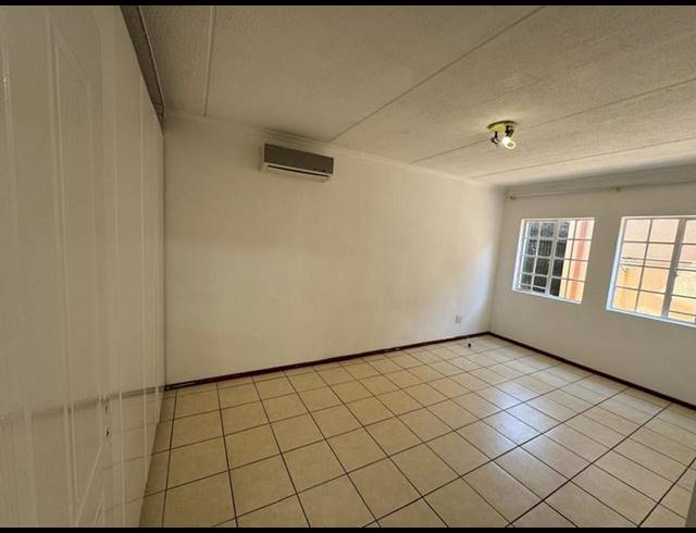 2 BEDROOM PROPERTY TO RENT IN BEZUIDENHOUT VALLEY